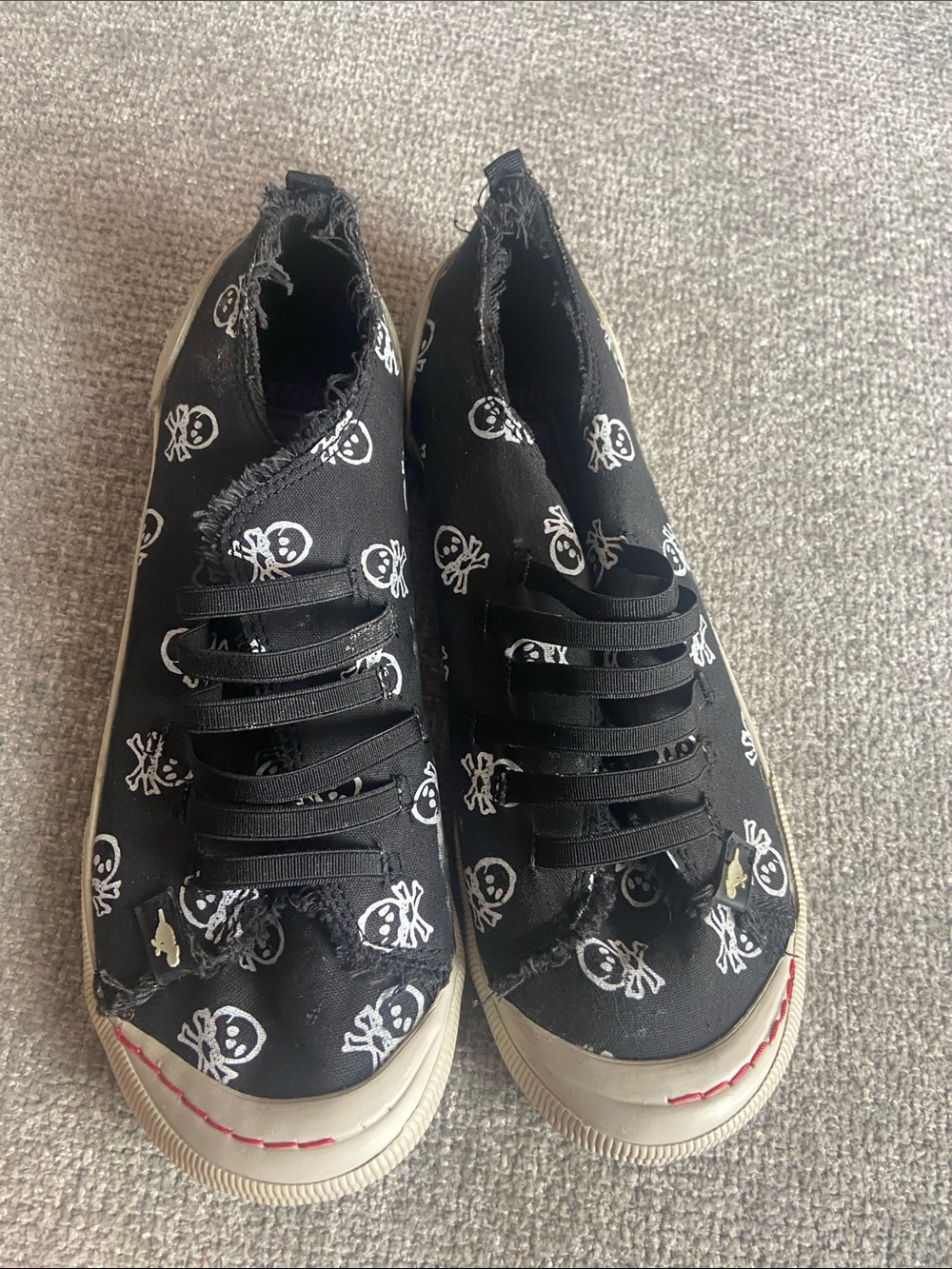 Rocket Dog Black Skull Print Slip-On Sneakers with Frayed Trim size 8 1/2